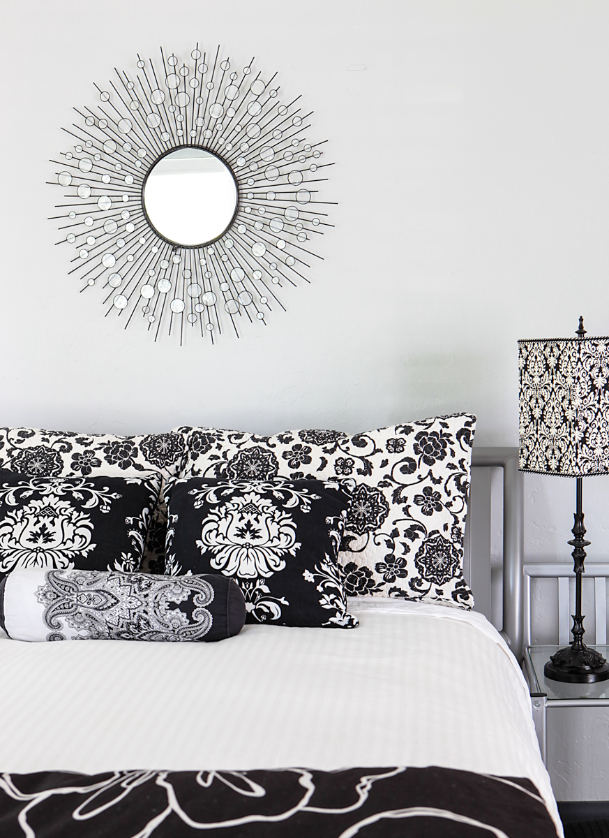 black-white-bedroom-interior-image